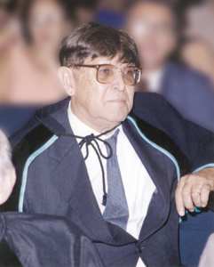 José Carvalho recebe o título de educador do ano em 2000