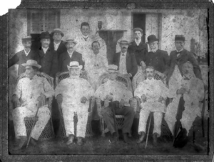 Emil Wildberger (mais alto em pé) em Salinas da Margarida por volta de 1905
